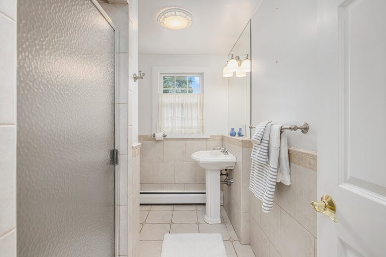 Charming Jamestown Home (across the bay from Newport) - Jamestown, Rhode Island