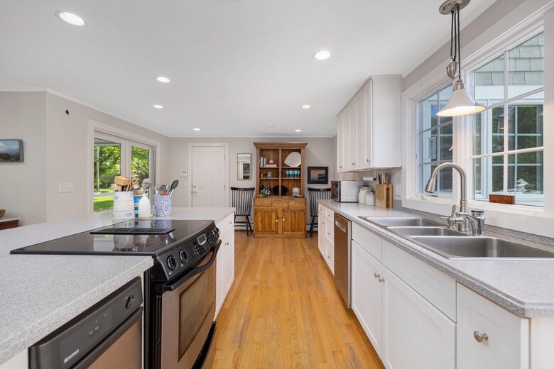 Charming Jamestown Home (across the bay from Newport) - Jamestown, Rhode Island