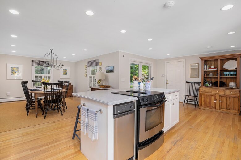 Charming Jamestown Home (across the bay from Newport) - Jamestown, Rhode Island