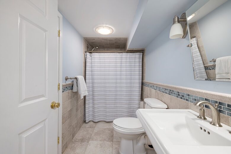 Charming Jamestown Home (across the bay from Newport) - Jamestown, Rhode Island