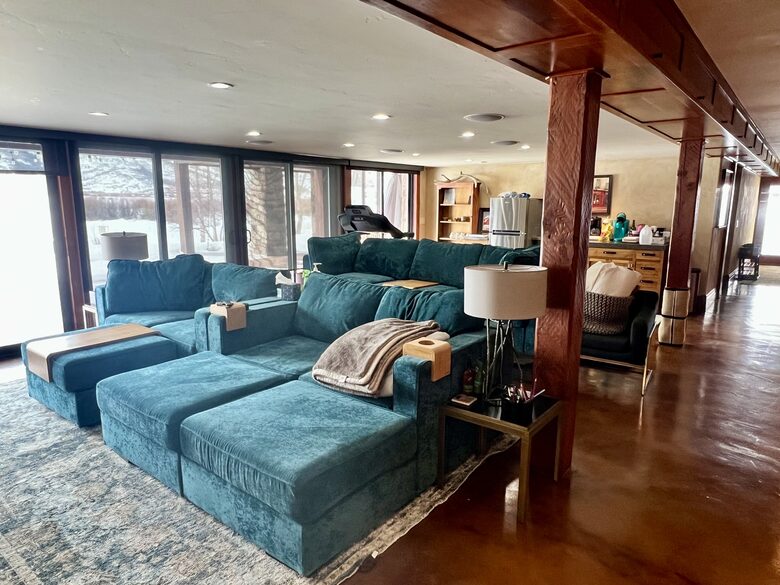 Lower level entertainment room