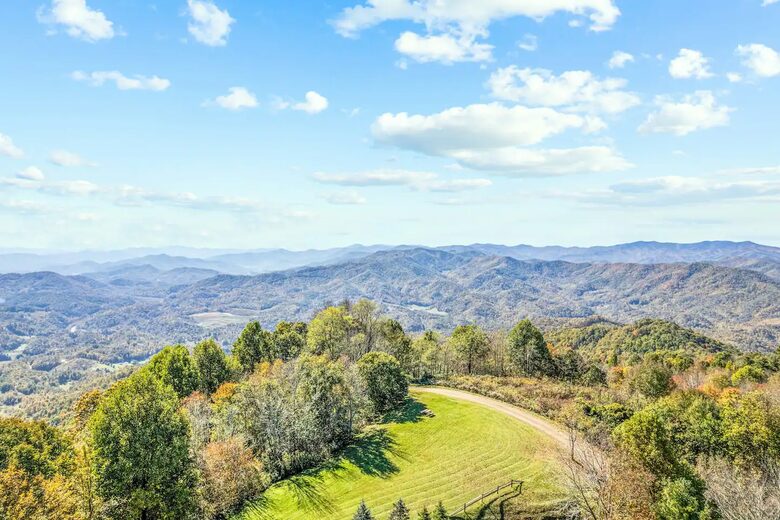 Second Wind NC Cabin - Clyde, North Carolina