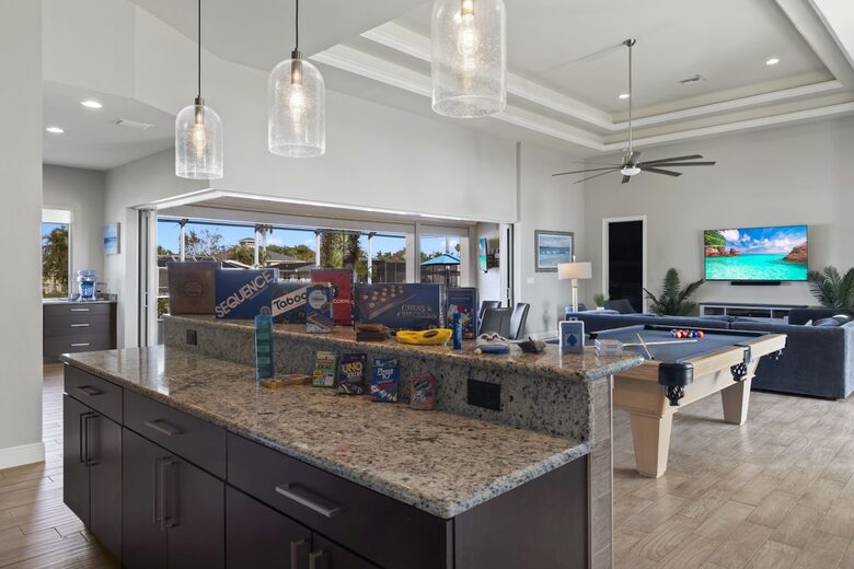 Congo Breeze: Resort-Style Waterfront Retreat with Pool - Cape Coral, Florida