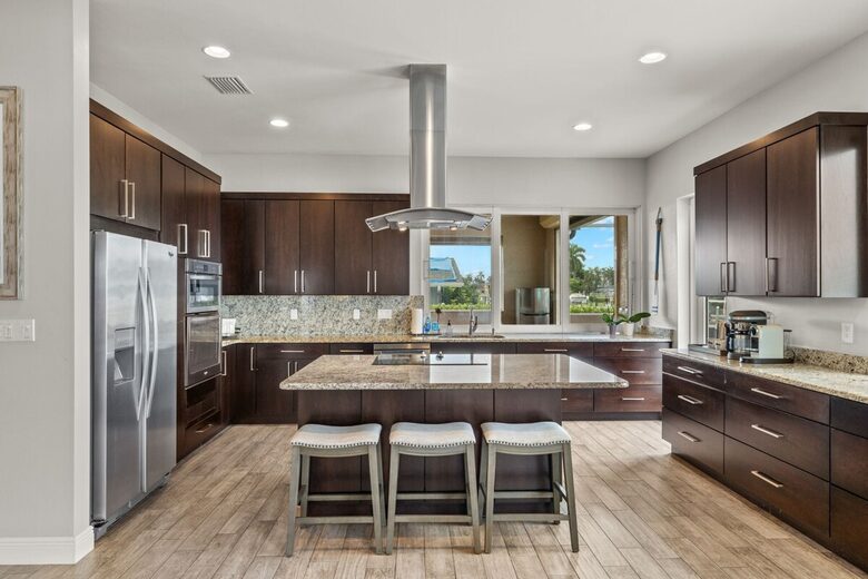 Congo Breeze: Resort-Style Waterfront Retreat with Pool - Cape Coral, Florida