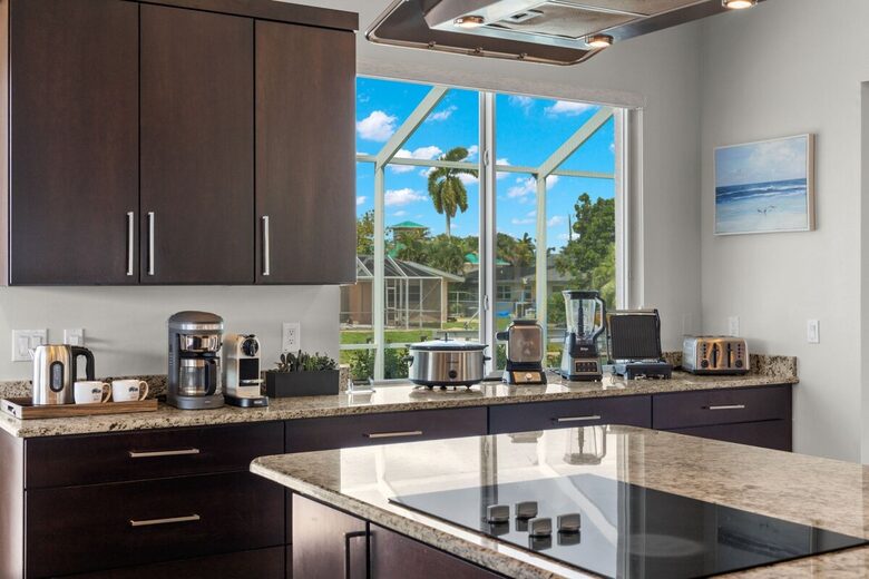 Congo Breeze: Resort-Style Waterfront Retreat with Pool - Cape Coral, Florida