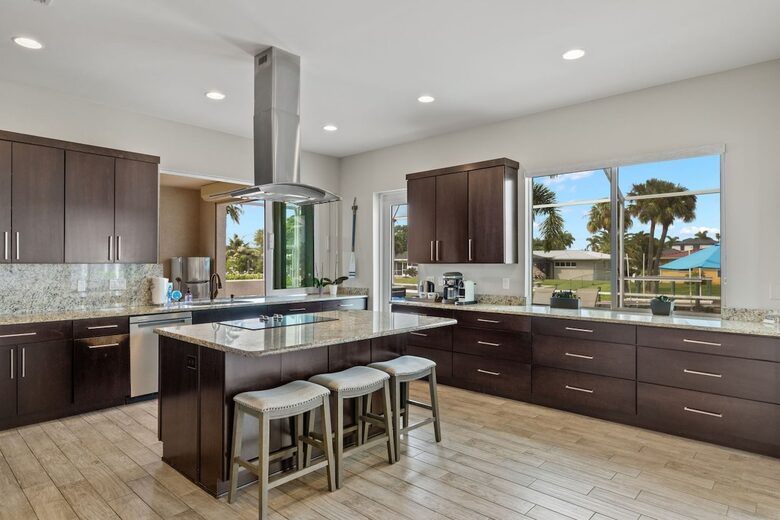 Congo Breeze: Resort-Style Waterfront Retreat with Pool - Cape Coral, Florida