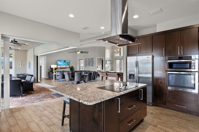 Congo Breeze: Resort-Style Waterfront Retreat with Pool - Cape Coral, Florida
