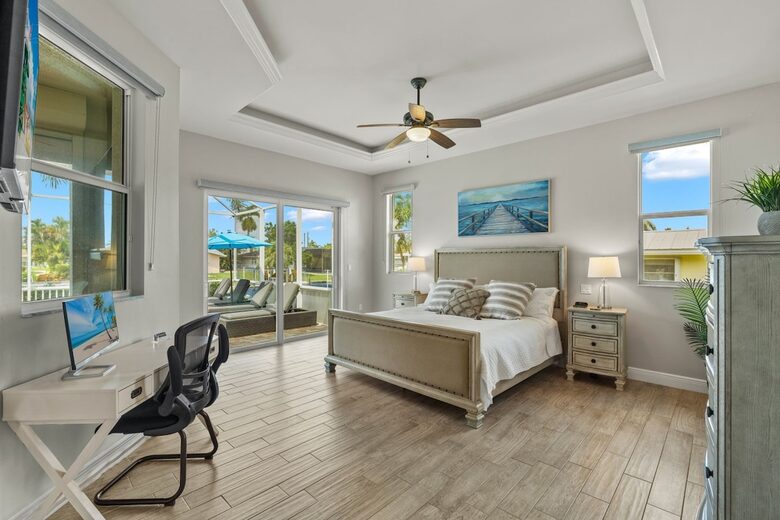 Congo Breeze: Resort-Style Waterfront Retreat with Pool - Cape Coral, Florida