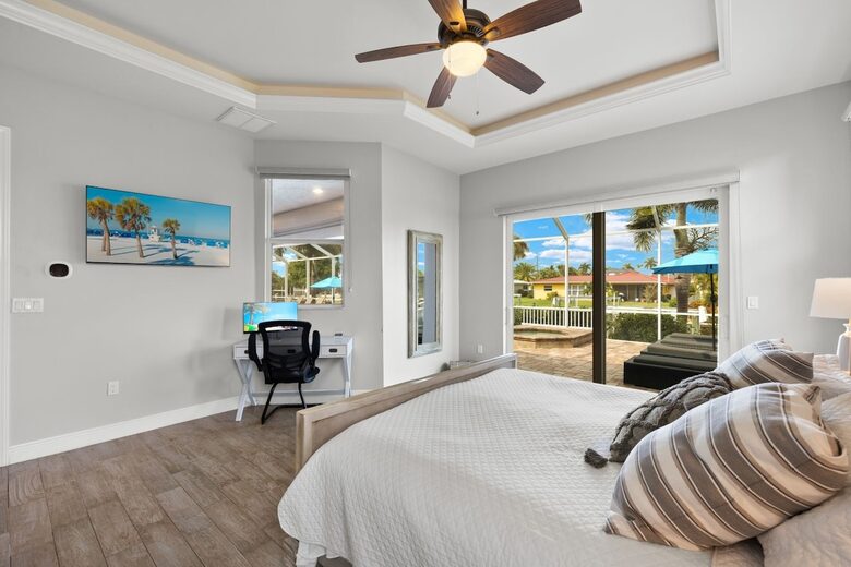 Congo Breeze: Resort-Style Waterfront Retreat with Pool - Cape Coral, Florida