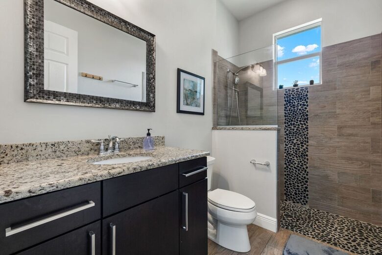 Congo Breeze: Resort-Style Waterfront Retreat with Pool - Cape Coral, Florida