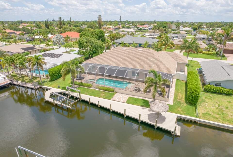 Congo Breeze: Resort-Style Waterfront Retreat with Pool - Cape Coral, Florida