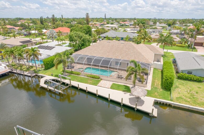 Congo Breeze: Resort-Style Waterfront Retreat with Pool - Cape Coral, Florida