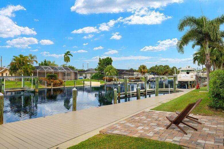 Congo Breeze: Resort-Style Waterfront Retreat with Pool - Cape Coral, Florida