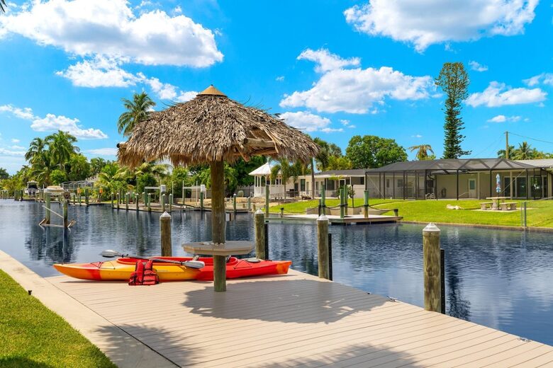 Congo Breeze: Resort-Style Waterfront Retreat with Pool - Cape Coral, Florida