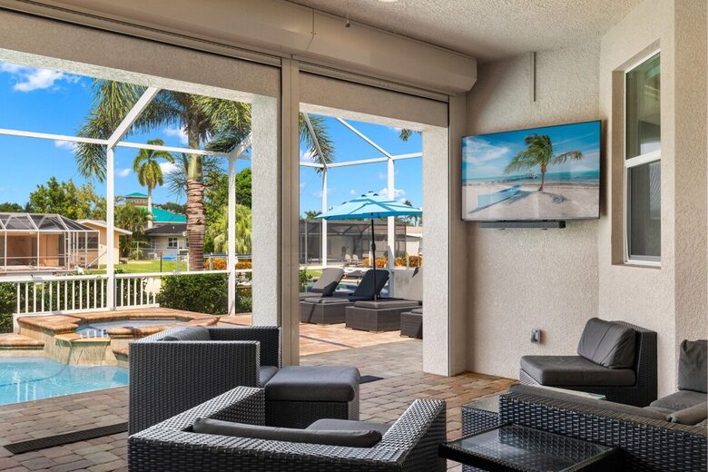 Congo Breeze: Resort-Style Waterfront Retreat with Pool - Cape Coral, Florida