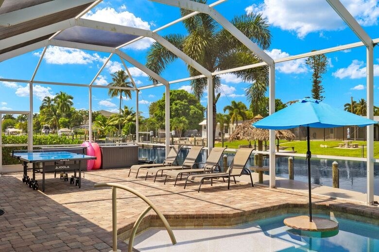 Congo Breeze: Resort-Style Waterfront Retreat with Pool - Cape Coral, Florida