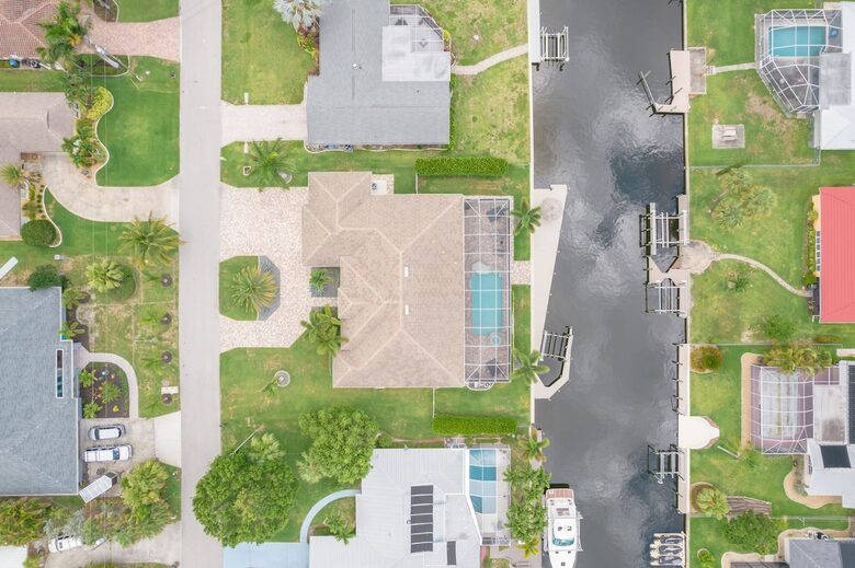 Congo Breeze: Resort-Style Waterfront Retreat with Pool - Cape Coral, Florida