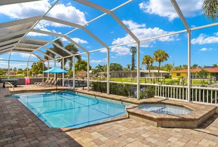 Congo Breeze: Resort-Style Waterfront Retreat with Pool - Cape Coral, Florida
