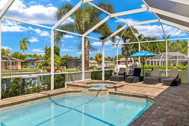 Congo Breeze: Resort-Style Waterfront Retreat with Pool - Cape Coral, Florida