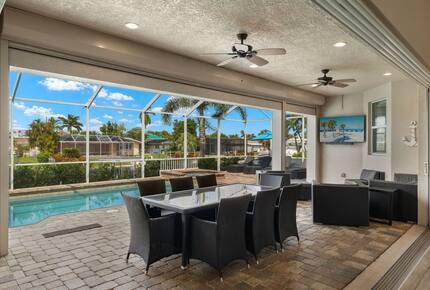 Congo Breeze: Resort-Style Waterfront Retreat with Pool - Cape Coral, Florida