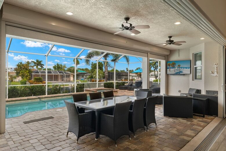 Congo Breeze: Resort-Style Waterfront Retreat with Pool - Cape Coral, Florida
