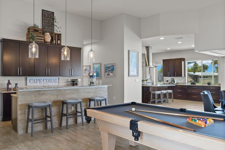 Congo Breeze: Resort-Style Waterfront Retreat with Pool - Cape Coral, Florida