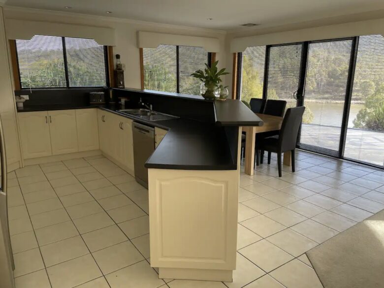 Lakeside Living - Blackstone Heights, Australia