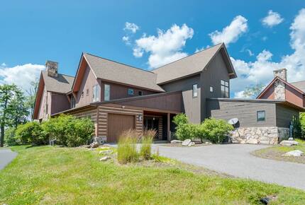 Lake and Ski Retreat with Scenic Mountain Views - McHenry, Maryland