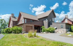 Lake and Ski Retreat with Scenic Mountain Views - McHenry, Maryland