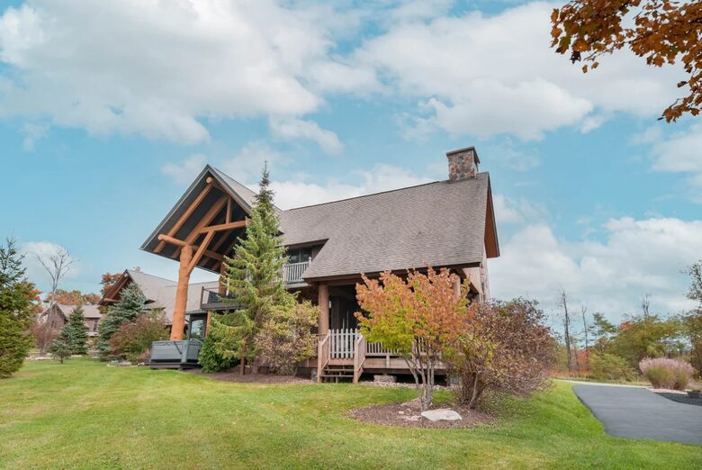 Lake and Ski Retreat with Scenic Mountain Views - McHenry, Maryland