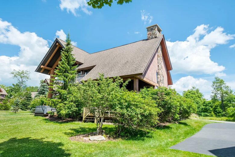 Lake and Ski Retreat with Scenic Mountain Views - McHenry, Maryland
