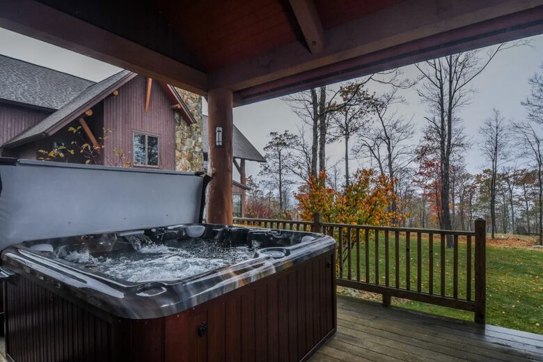 Lake and Ski Retreat with Scenic Mountain Views - McHenry, Maryland