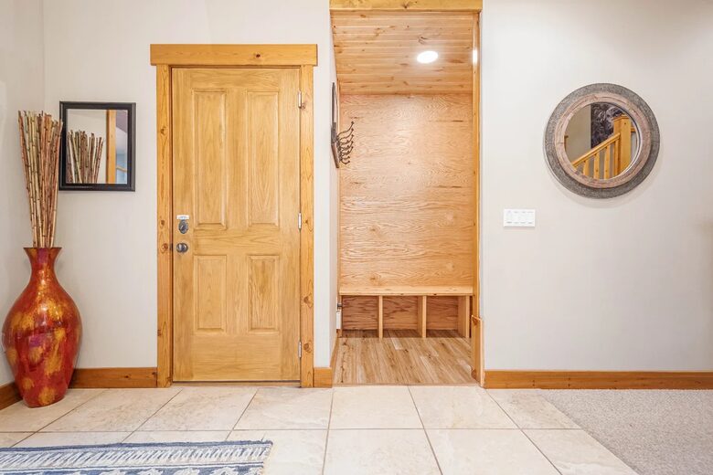 Lake and Ski Retreat with Scenic Mountain Views - McHenry, Maryland