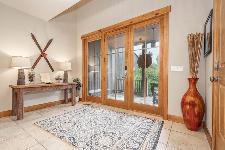 Lake and Ski Retreat with Scenic Mountain Views - McHenry, Maryland