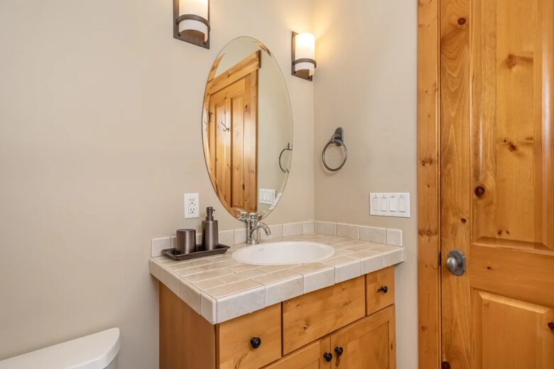 Lake and Ski Retreat with Scenic Mountain Views - McHenry, Maryland