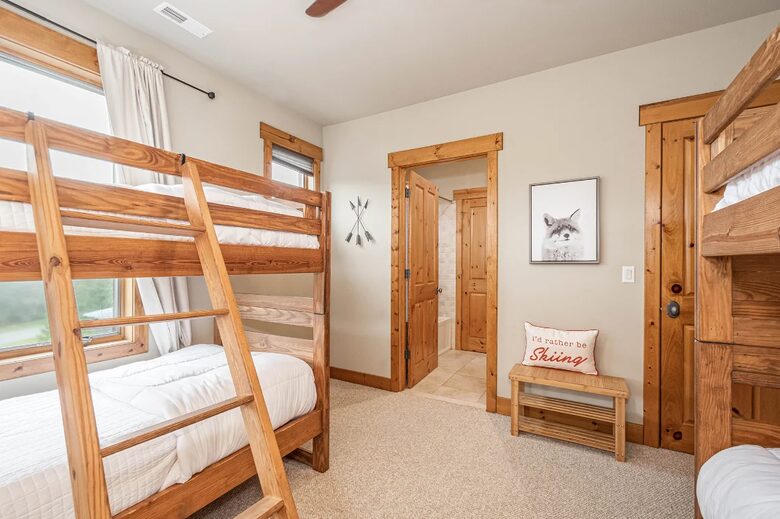 Lake and Ski Retreat with Scenic Mountain Views - McHenry, Maryland