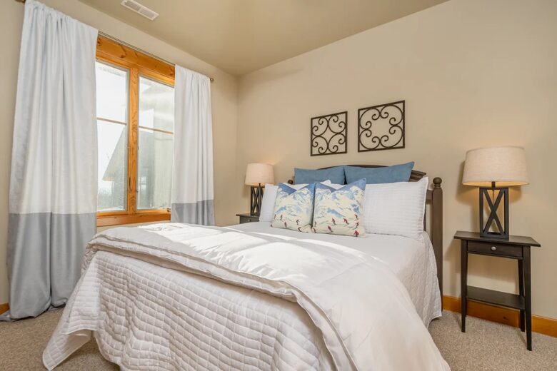 Lake and Ski Retreat with Scenic Mountain Views - McHenry, Maryland