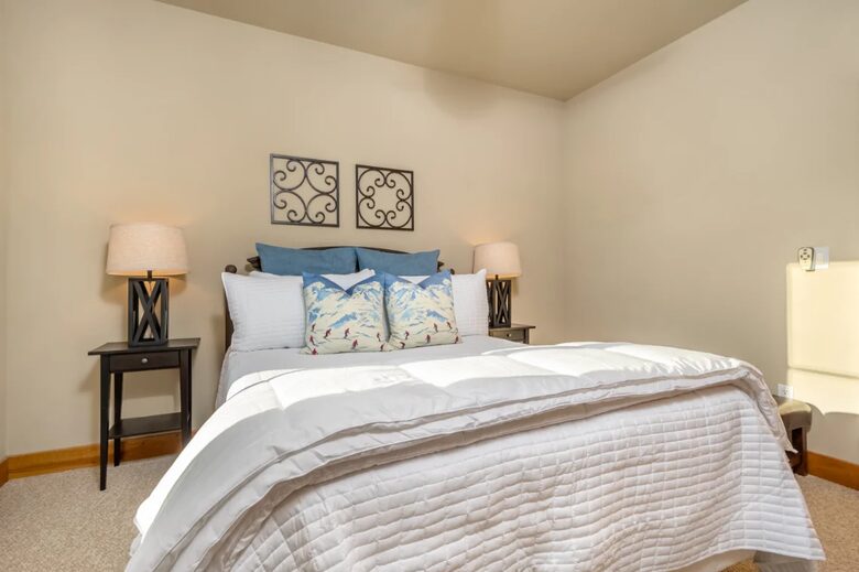 Lake and Ski Retreat with Scenic Mountain Views - McHenry, Maryland