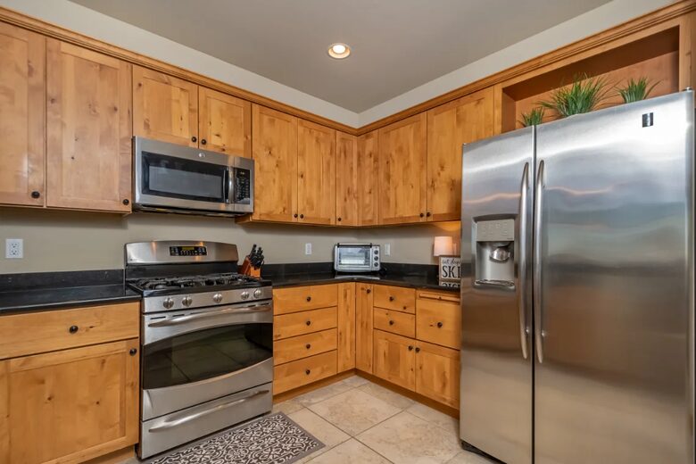 Lake and Ski Retreat with Scenic Mountain Views - McHenry, Maryland