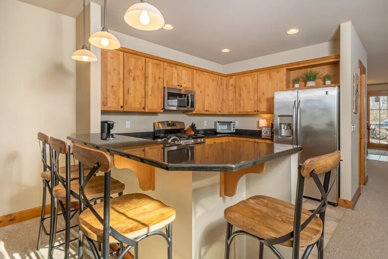 Lake and Ski Retreat with Scenic Mountain Views - McHenry, Maryland