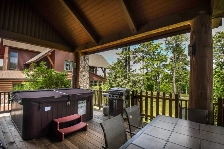 Lake and Ski Retreat with Scenic Mountain Views - McHenry, Maryland