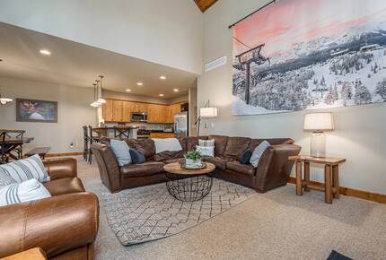 Lake and Ski Retreat with Scenic Mountain Views - McHenry, Maryland