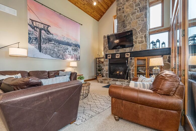 Lake and Ski Retreat with Scenic Mountain Views - McHenry, Maryland