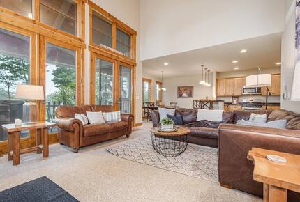 Lake and Ski Retreat with Scenic Mountain Views - McHenry, Maryland