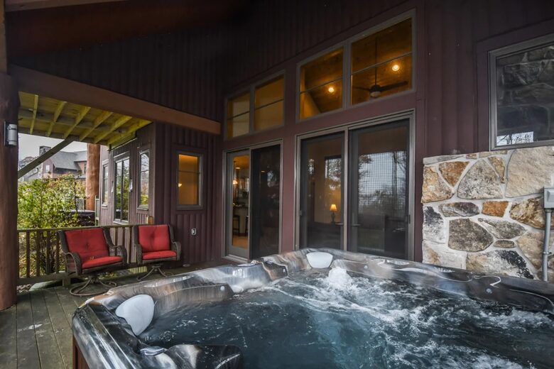 Lake and Ski Retreat with Scenic Mountain Views - McHenry, Maryland
