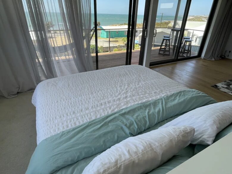 Stunning Falcon Beach House with Epic Ocean Views - Falcon, Australia