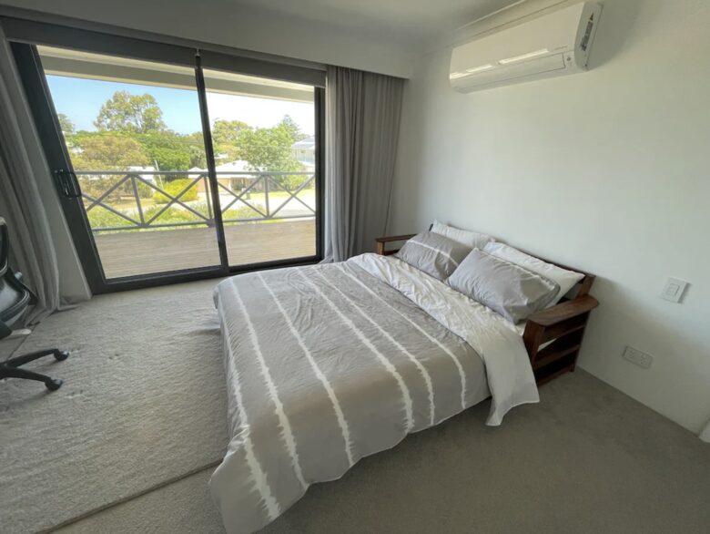 Stunning Falcon Beach House with Epic Ocean Views - Falcon, Australia
