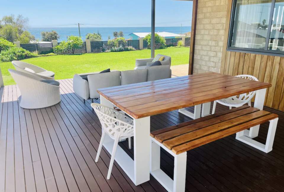 Stunning Falcon Beach House with Epic Ocean Views - Falcon, Australia