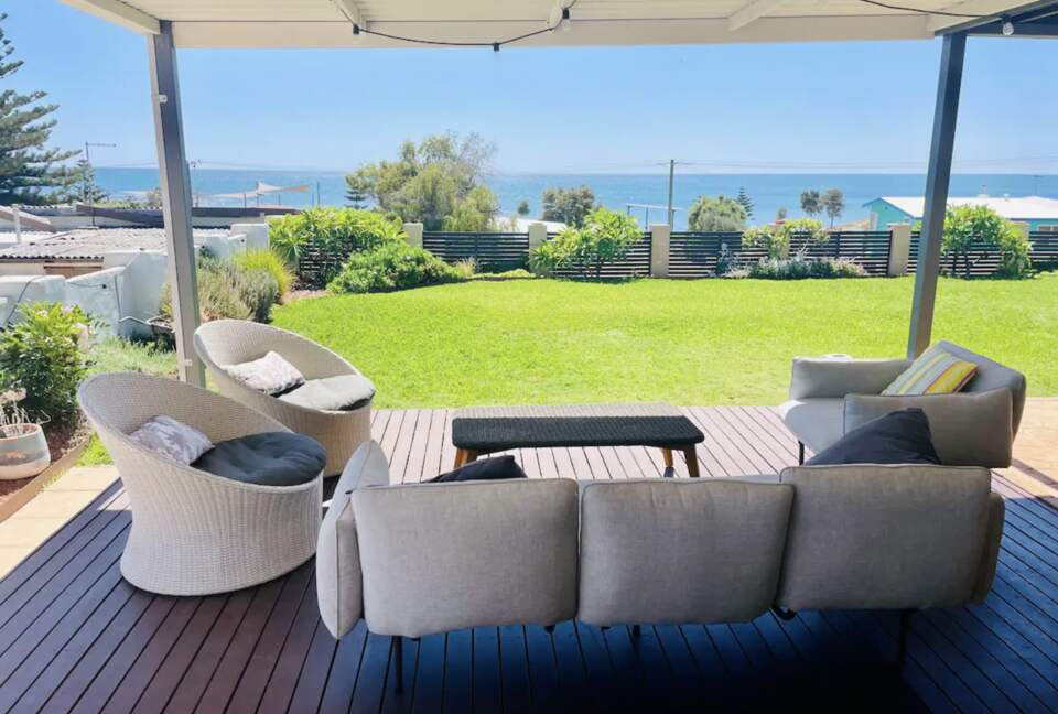 Stunning Falcon Beach House with Epic Ocean Views - Falcon, Australia