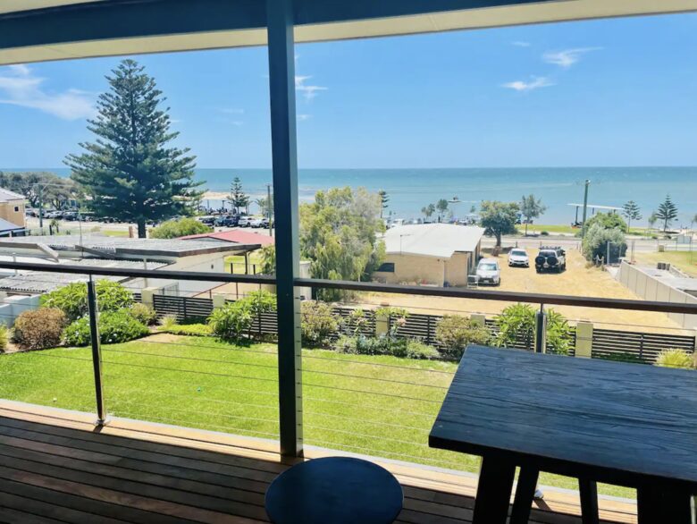 Stunning Falcon Beach House with Epic Ocean Views - Falcon, Australia